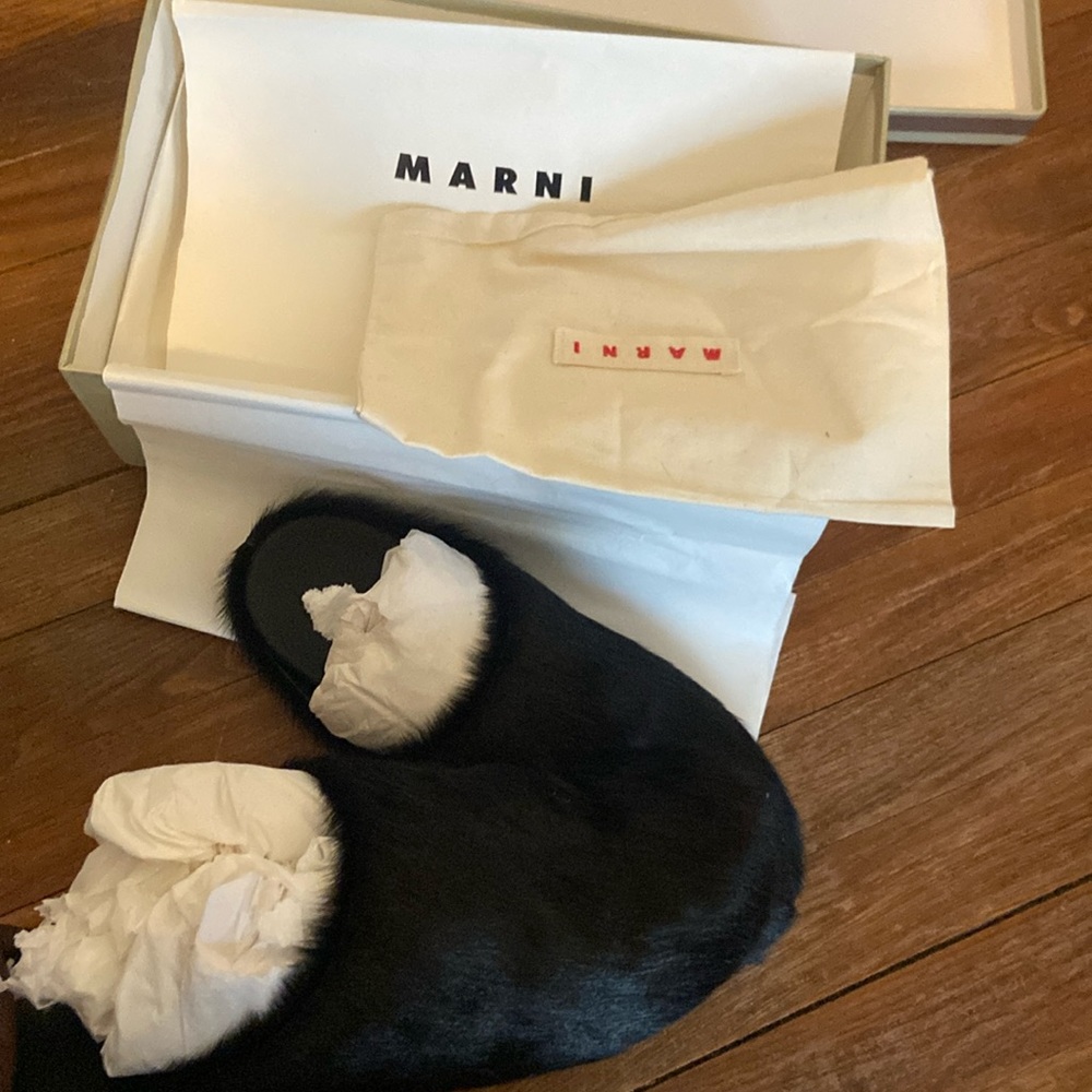 SLIGHTLY WORN BLACK MARNI SLIPPERS SIZE 43